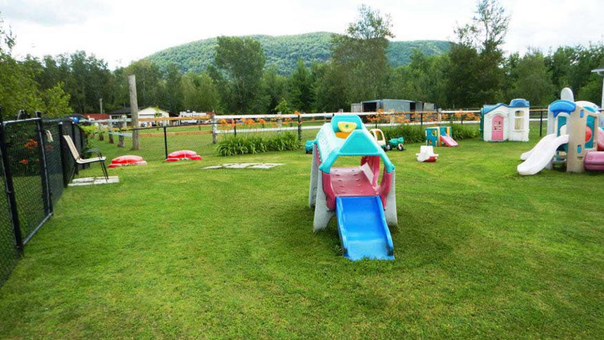Cour de la Garderie Les Petits Calinours